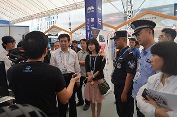 市公安局和组委会领导给与指导